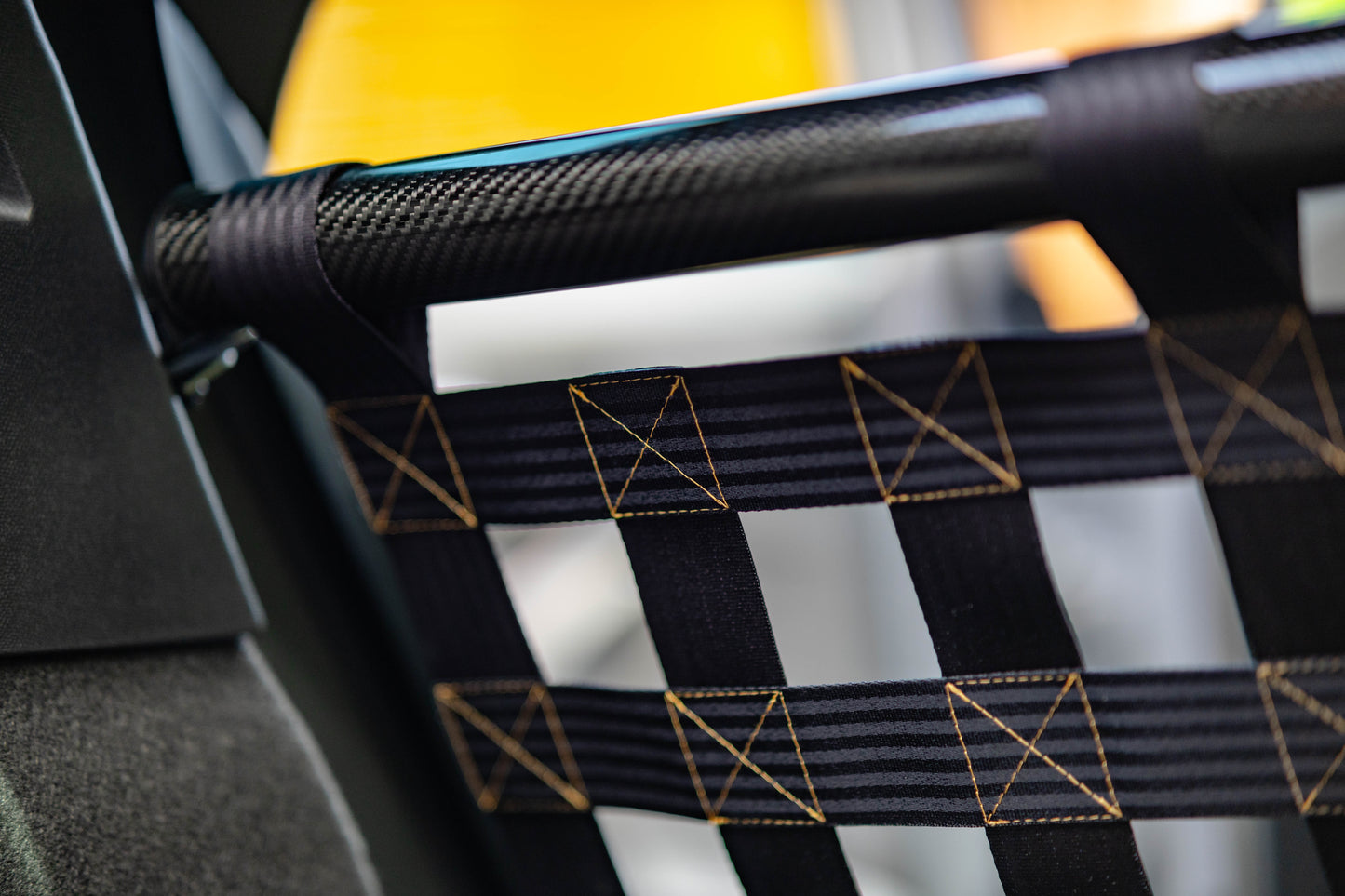 Clubsport-Set für Cupra Formentor- Doppelstrebe und passendes Clubsport-Netz – Leichtbau, hochwertige Materialien, optimal für Rücksitzbankausbau.