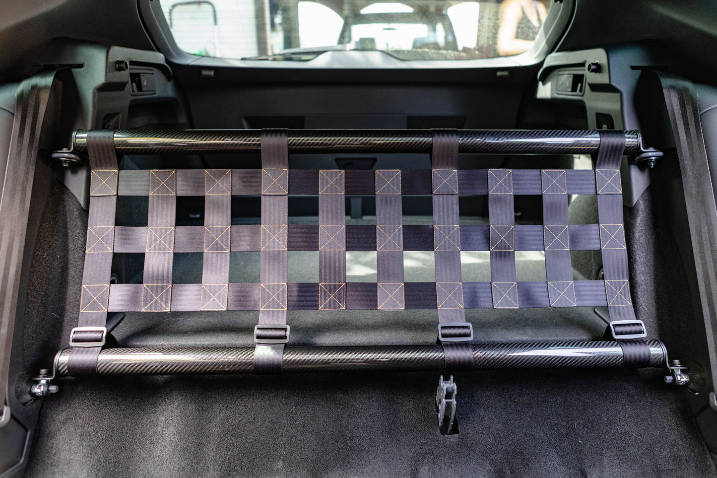 Clubsport-Set für Cupra Formentor- Doppelstrebe und passendes Clubsport-Netz – Leichtbau, hochwertige Materialien, optimal für Rücksitzbankausbau.