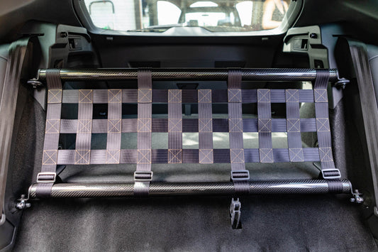 Clubsport-Set für Cupra Formentor- Doppelstrebe und passendes Clubsport-Netz – Leichtbau, hochwertige Materialien, optimal für Rücksitzbankausbau.