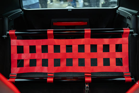 Clubsport-Set für Volkswagen Golf 8 GTI/R- Doppelstrebe und passendes Clubsport-Netz – Leichtbau, hochwertige Materialien, optimal für Rücksitzbankausbau.