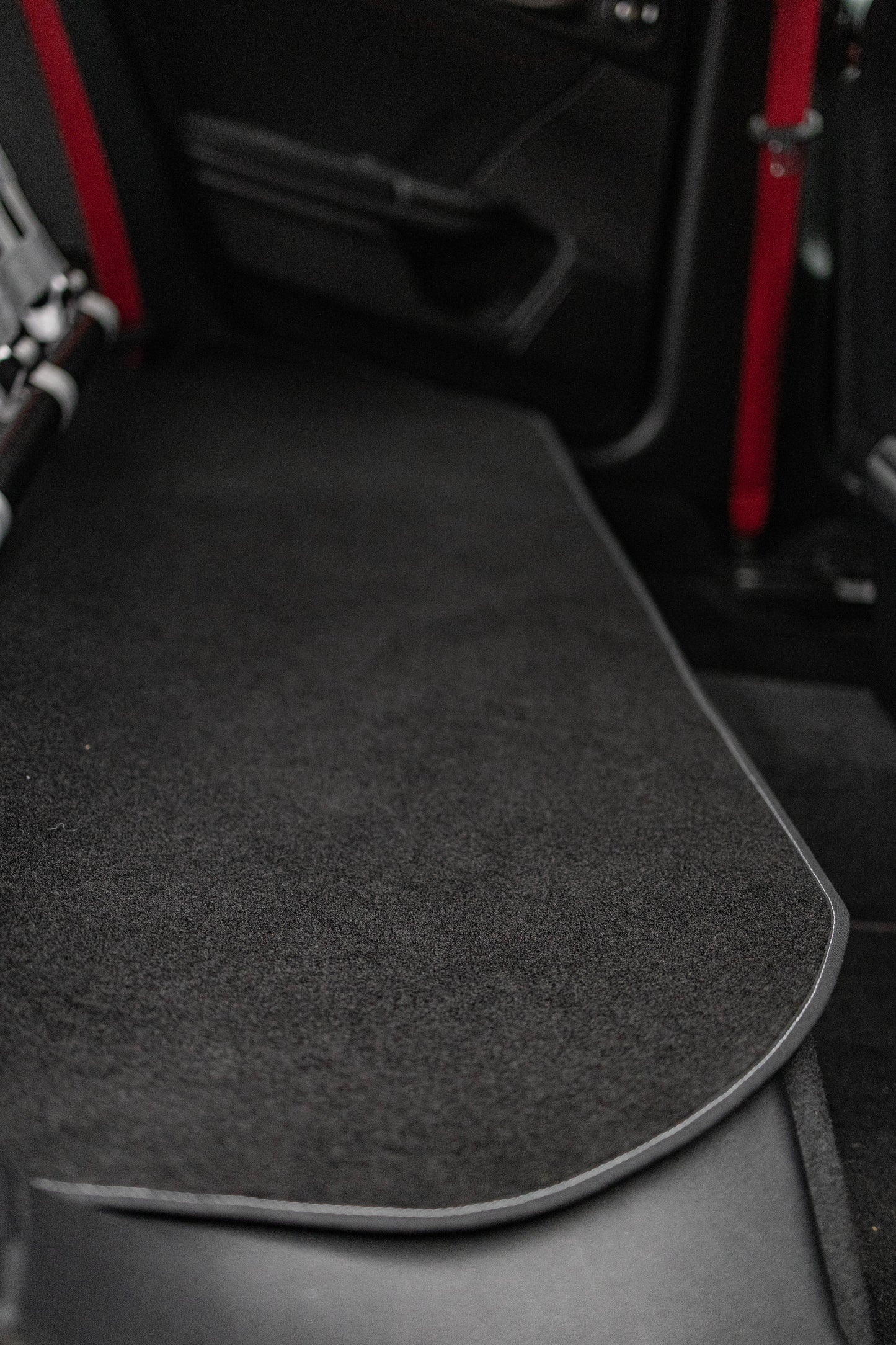 Clubsport-Teppich für Honda Civic/TypeR (FK8) 2017-2022 – Passgenauer Leichtbau-Teppich, ideal für den Rücksitzbankausbau, hochwertige Verarbeitung und perfekter Sitz