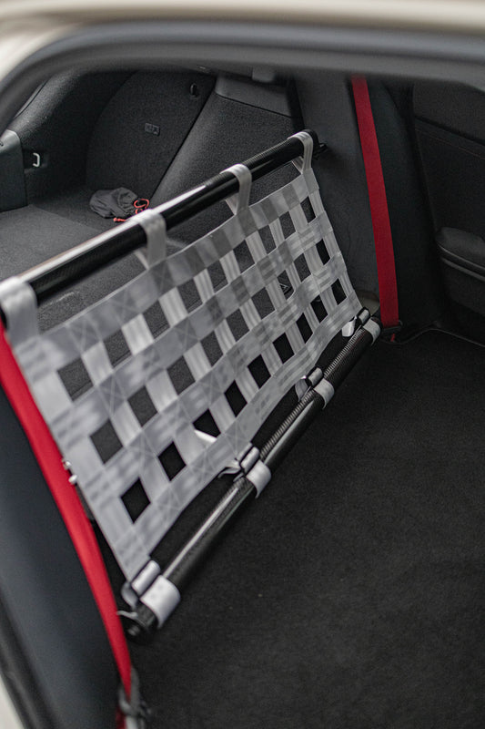 Clubsport-Set für Honda Civic/Type R FK8: Doppelstrebe und passendes Clubsport-Netz – Leichtbau, hochwertige Materialien, optimal für Rücksitzbankausbau.