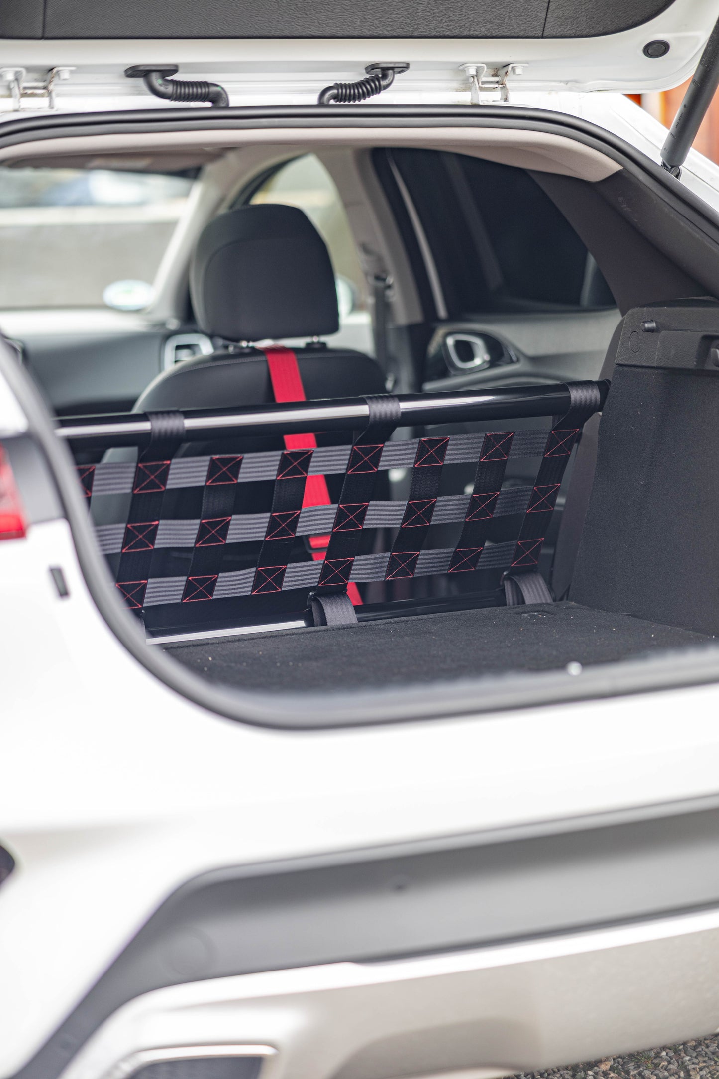 Clubsport-Set für Kia XCeed (CD) 2019-: Doppelstrebe und passendes Clubsport-Netz – Leichtbau, hochwertige Materialien, optimal für Rücksitzbankausbau.
