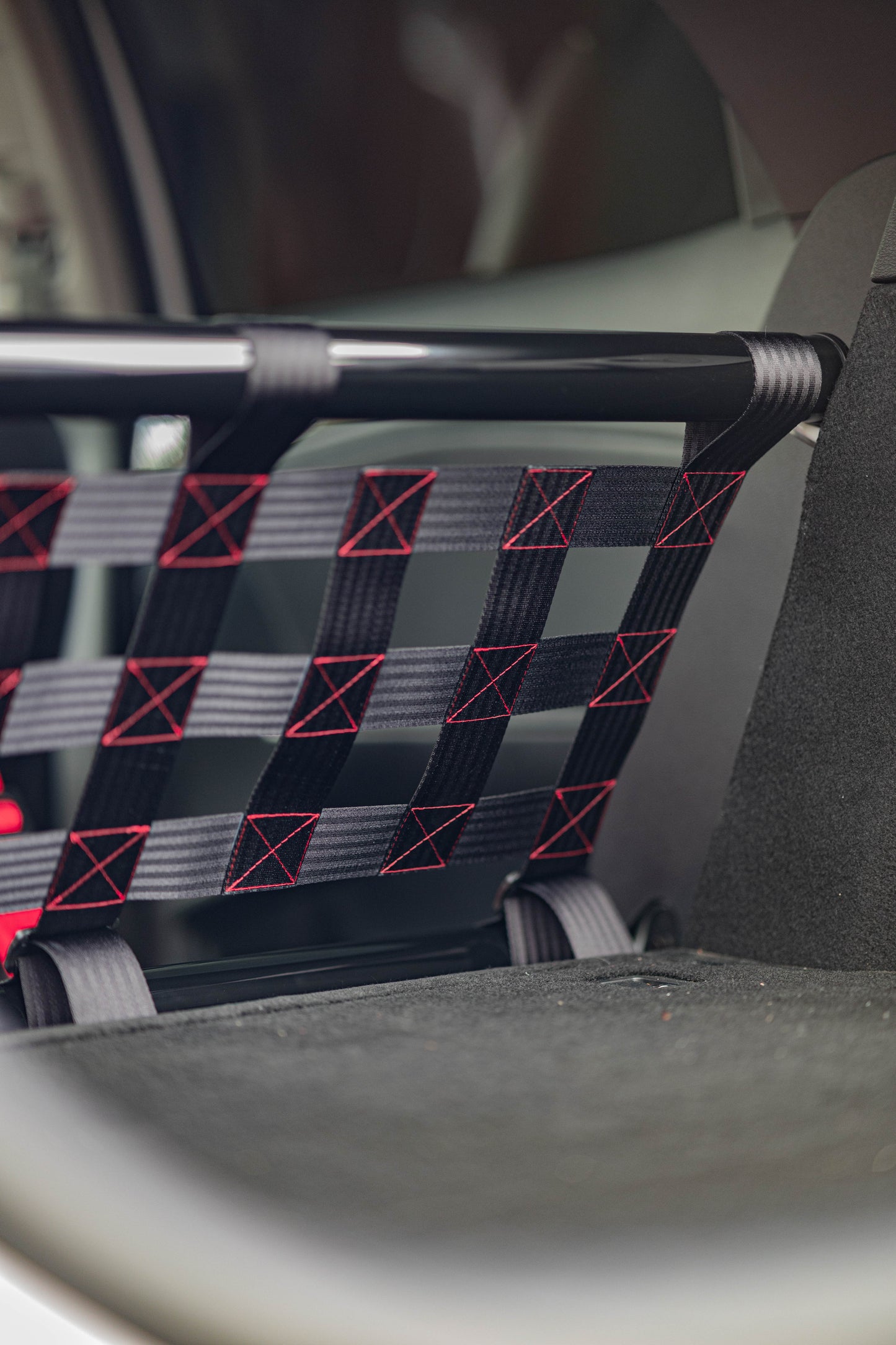 Clubsport-Set für Kia XCeed (CD) 2019-: Doppelstrebe und passendes Clubsport-Netz – Leichtbau, hochwertige Materialien, optimal für Rücksitzbankausbau.