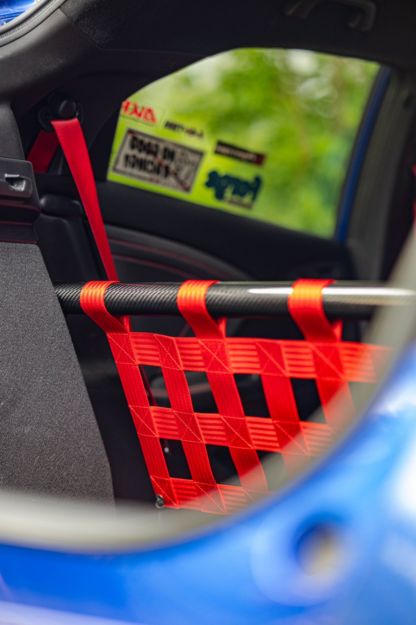 Clubsportset mit Einzelstrebe und Netz für Honda Civic Type R FK2, speziell entwickelt für optimalen Rücksitzbankausbau und Gewichtsreduktion.
