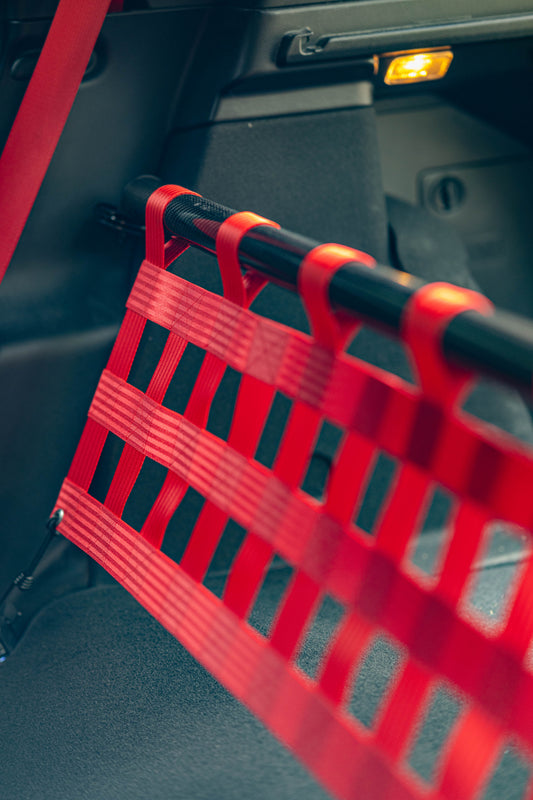 Clubsportset mit Einzelstrebe und Netz für Honda Civic Type R FK2, speziell entwickelt für optimalen Rücksitzbankausbau und Gewichtsreduktion.