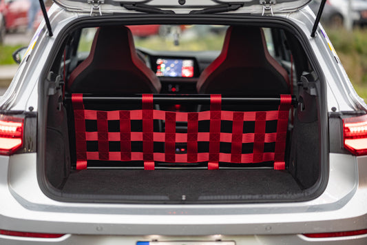 Clubsport-Set für Volkswagen Golf 8 GTI/R-  Doppelstrebe und passendes Clubsport-Netz – Leichtbau, hochwertige Materialien, optimal für Rücksitzbankausbau.