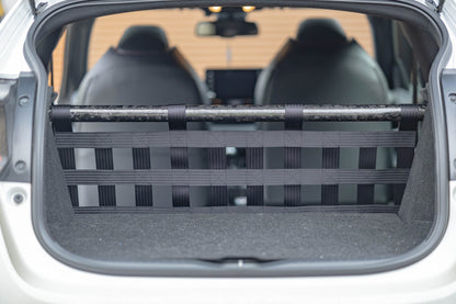 Clubsport-Set für Toyota Yaris GR (XP21)  Einzelstrebe und passendes Clubsport-Netz – Leichtbau, hochwertige Materialien, optimal für Rücksitzbankausbau.