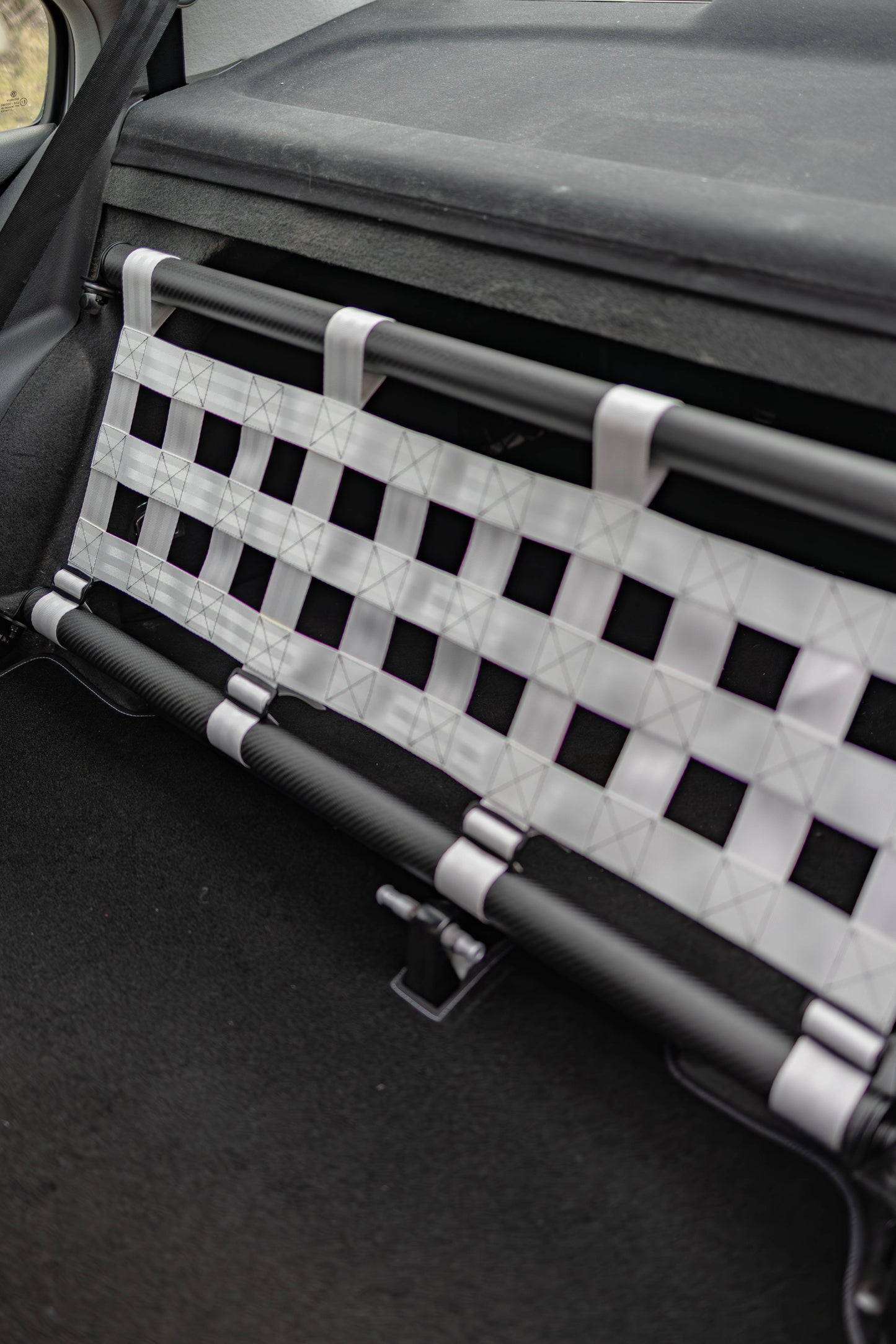 Clubsport-Set für VW Bora (1J2) 1998-2005: Doppelstrebe und passendes Clubsport-Netz – Leichtbau, hochwertige Materialien, optimal für Rücksitzbankausbau.