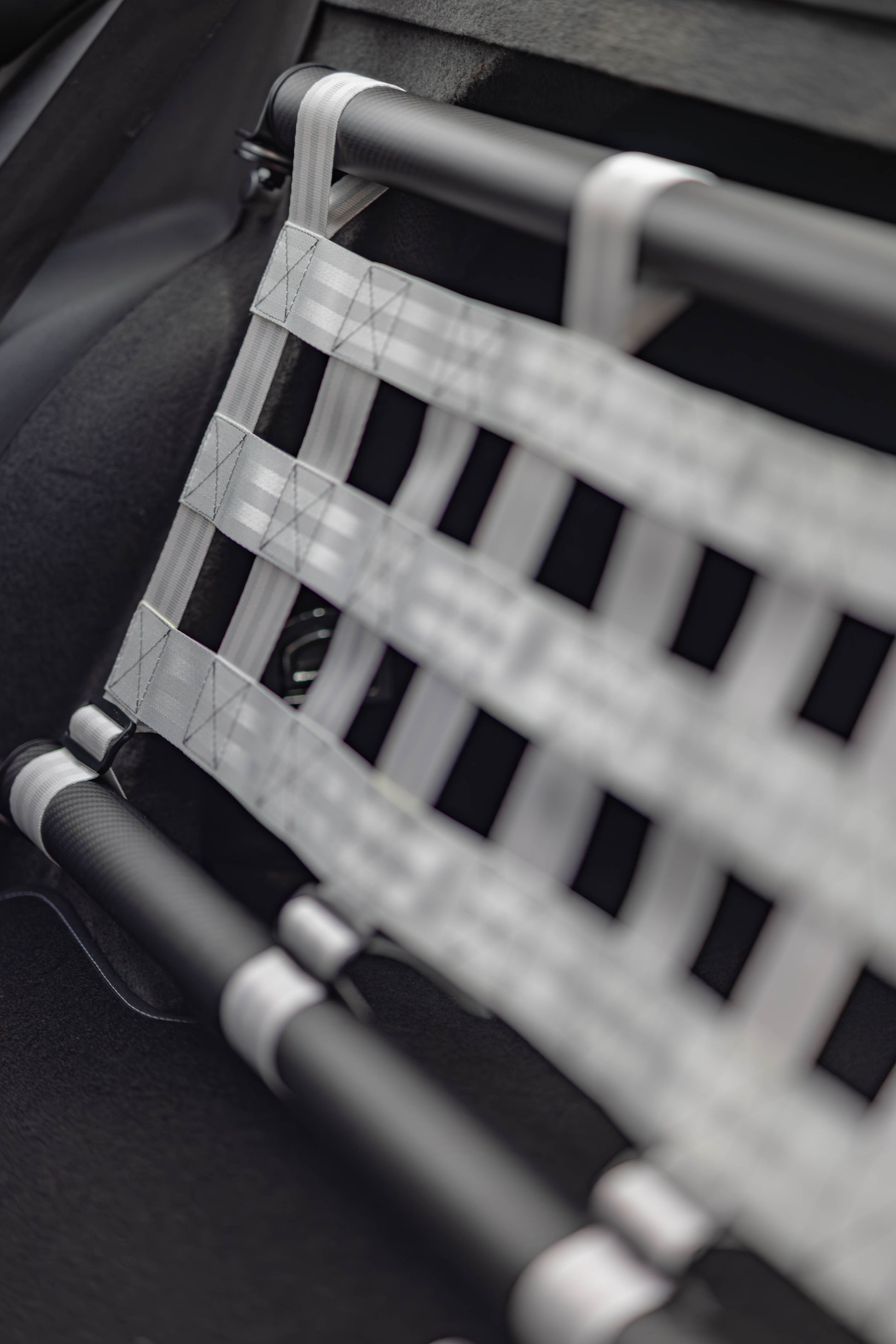 Clubsport-Set für VW Bora (1J2) 1998-2005: Doppelstrebe und passendes Clubsport-Netz – Leichtbau, hochwertige Materialien, optimal für Rücksitzbankausbau.
