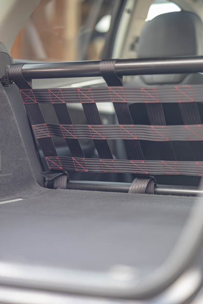 Clubsport-Set für Audi A4/S4 B9: Doppelstrebe und passendes Clubsport-Netz – Leichtbau, hochwertige Materialien, optimal für Rücksitzbank - PLR Design