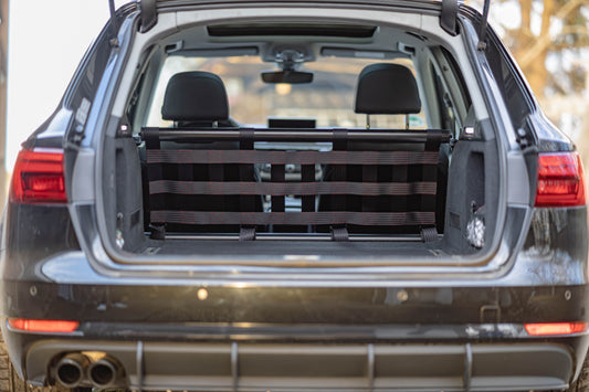 Clubsport-Set für Audi A4/S4 B9: Doppelstrebe und passendes Clubsport-Netz – Leichtbau, hochwertige Materialien, optimal für Rücksitzbank - PLR Design