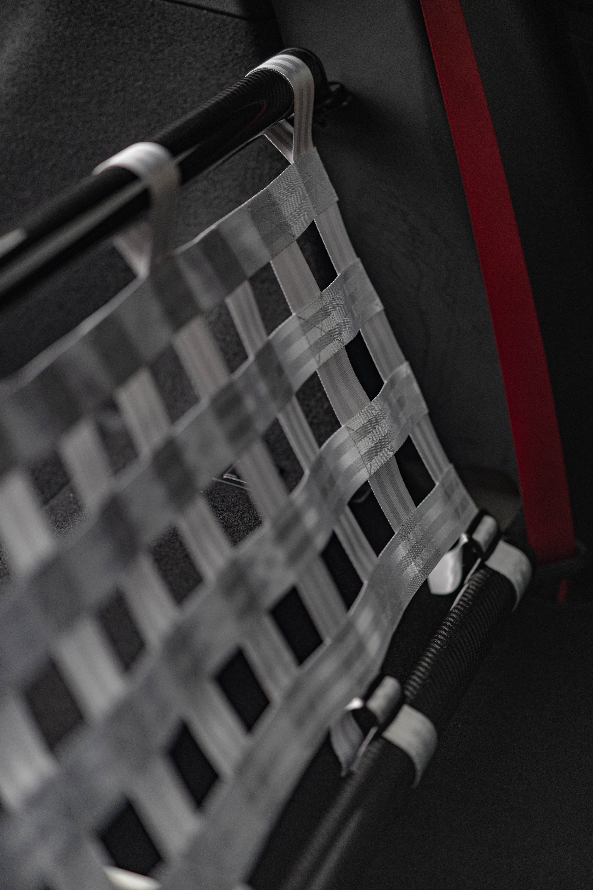 Clubsport-Set für Honda Civic/Type R FK8: Doppelstrebe und passendes Clubsport-Netz – Leichtbau, hochwertige Materialien, optimal für Rücksitzbankausbau.