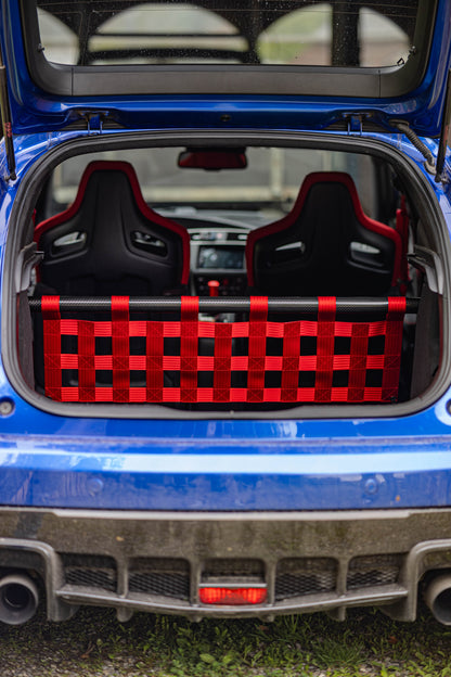Clubsportset mit Einzelstrebe und Netz für Honda Civic Type R FK2, speziell entwickelt für optimalen Rücksitzbankausbau und Gewichtsreduktion.